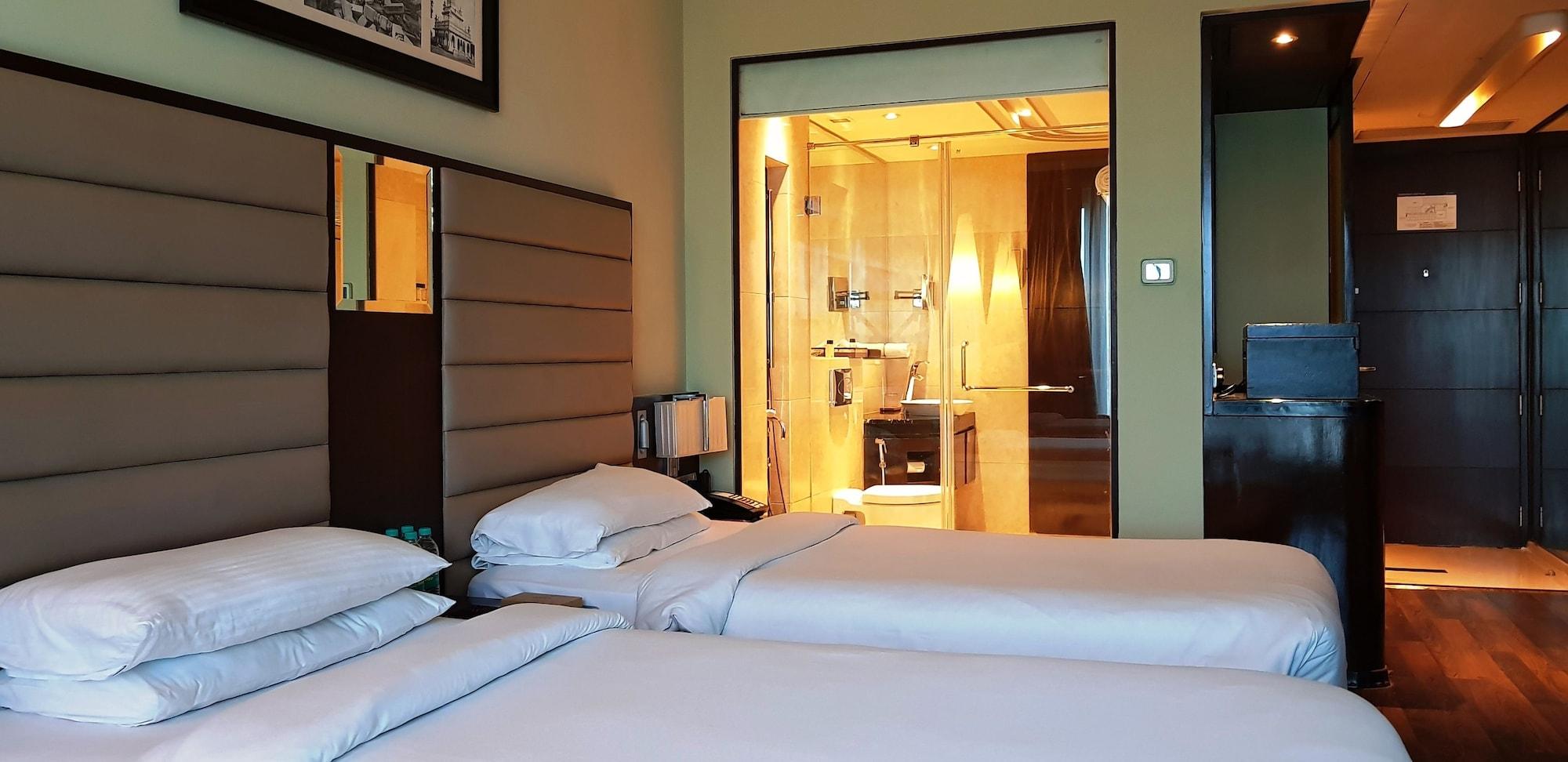 Vivanta Hyderabad, Begumpet Екстериор снимка A room at the hotel