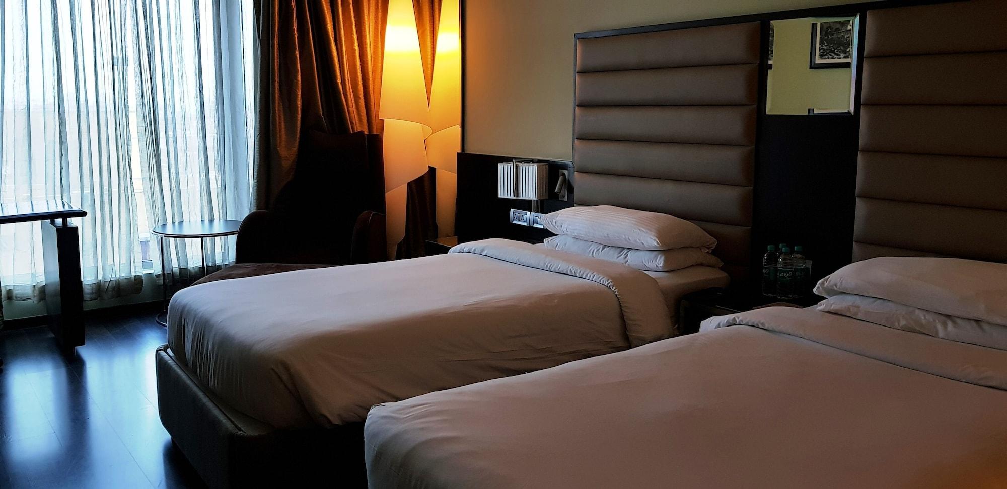 Vivanta Hyderabad, Begumpet Екстериор снимка A room at the hotel