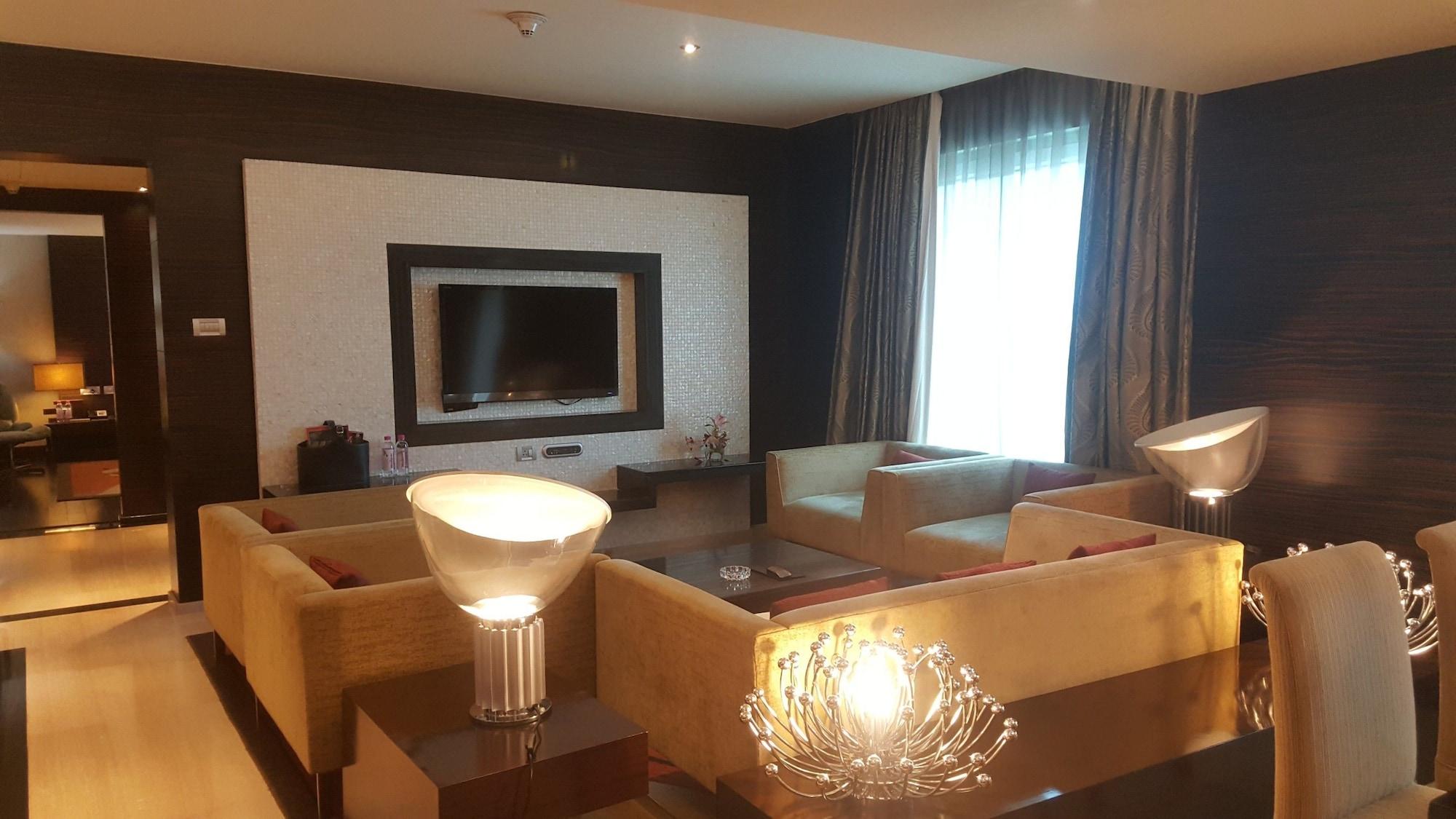 Vivanta Hyderabad, Begumpet Екстериор снимка Living room of a suite at the hotel