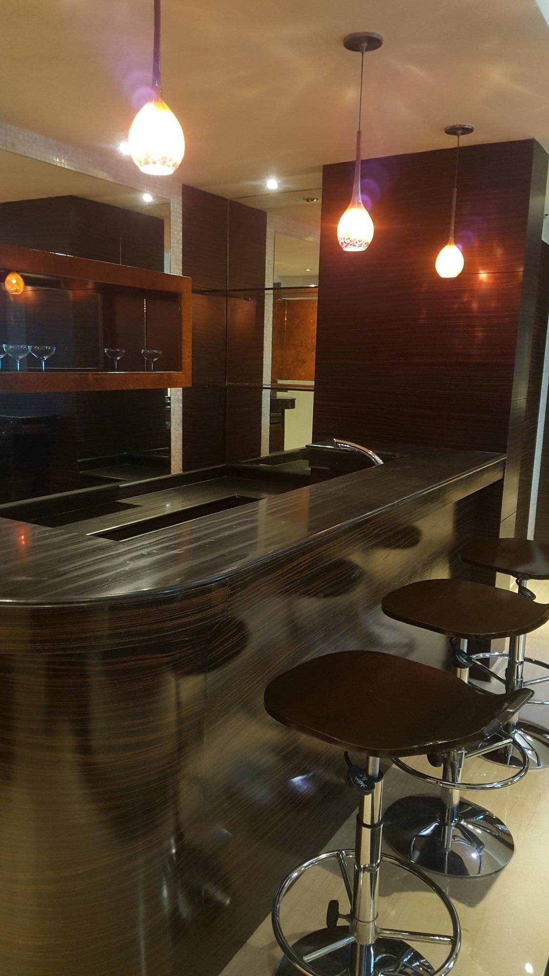Vivanta Hyderabad, Begumpet Екстериор снимка A kitchen with a granite countertop