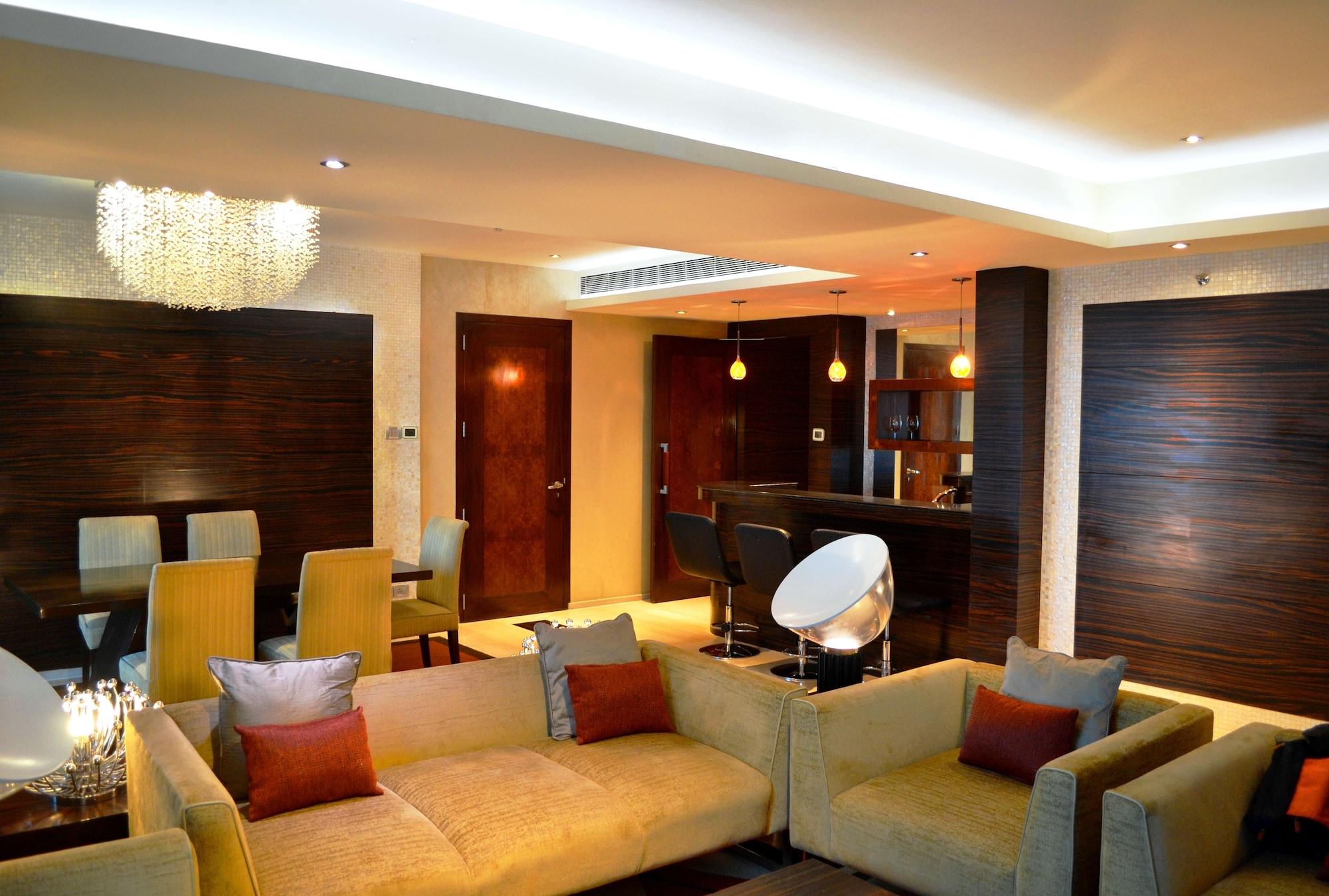 Vivanta Hyderabad, Begumpet Екстериор снимка The interior of a suite at the hotel