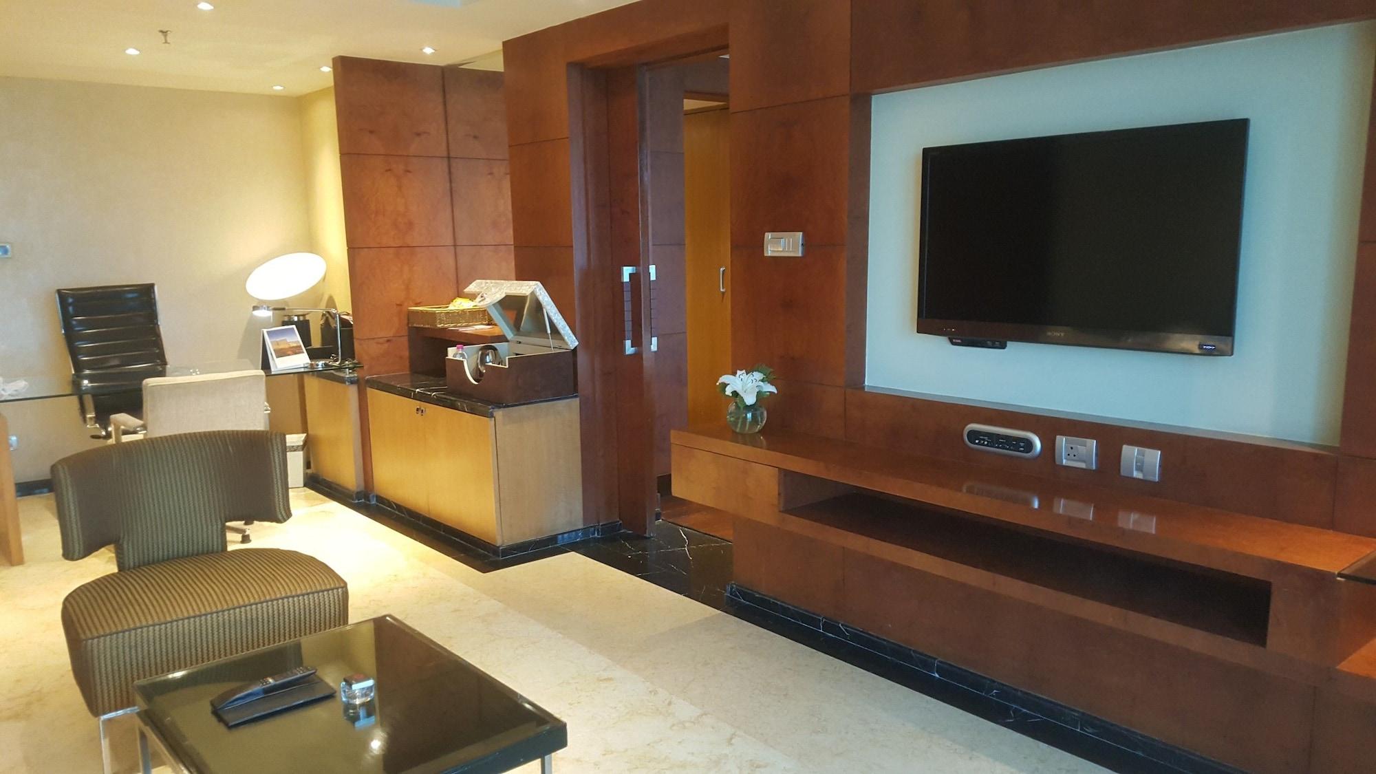 Vivanta Hyderabad, Begumpet Екстериор снимка A suite at the Taj Mahal Palace