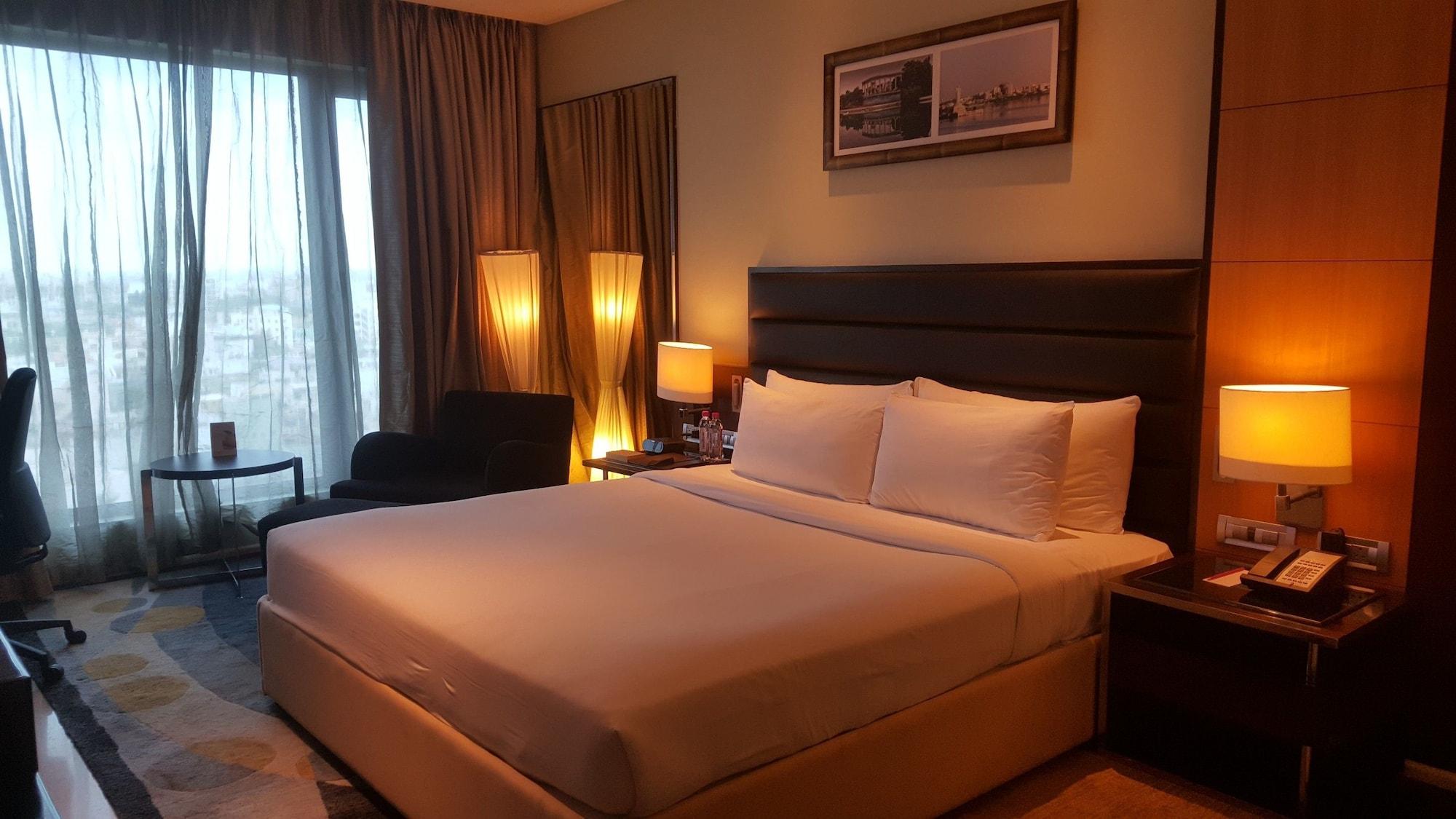 Vivanta Hyderabad, Begumpet Екстериор снимка A room at the hotel