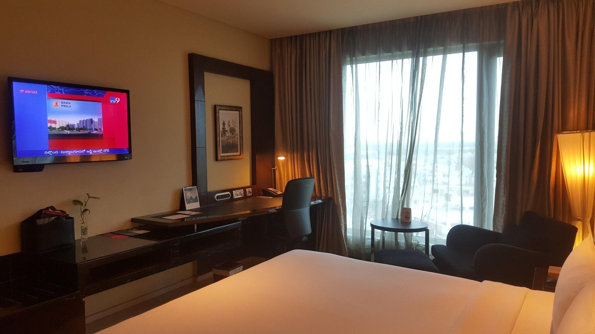 Vivanta Hyderabad, Begumpet Екстериор снимка A room at the hotel