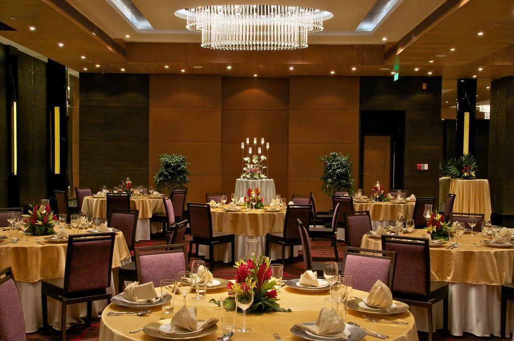 Vivanta Hyderabad, Begumpet Екстериор снимка The Imperial Hall