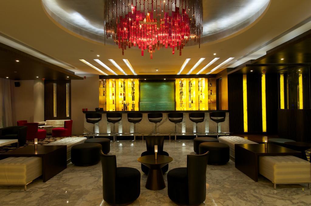 Vivanta Hyderabad, Begumpet Екстериор снимка The lobby of the hotel