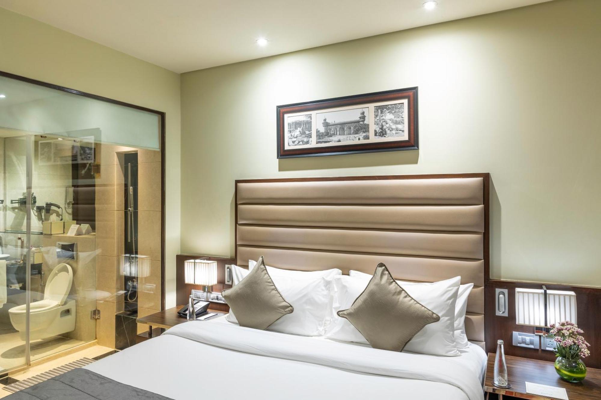 Vivanta Hyderabad, Begumpet Екстериор снимка A room at the hotel