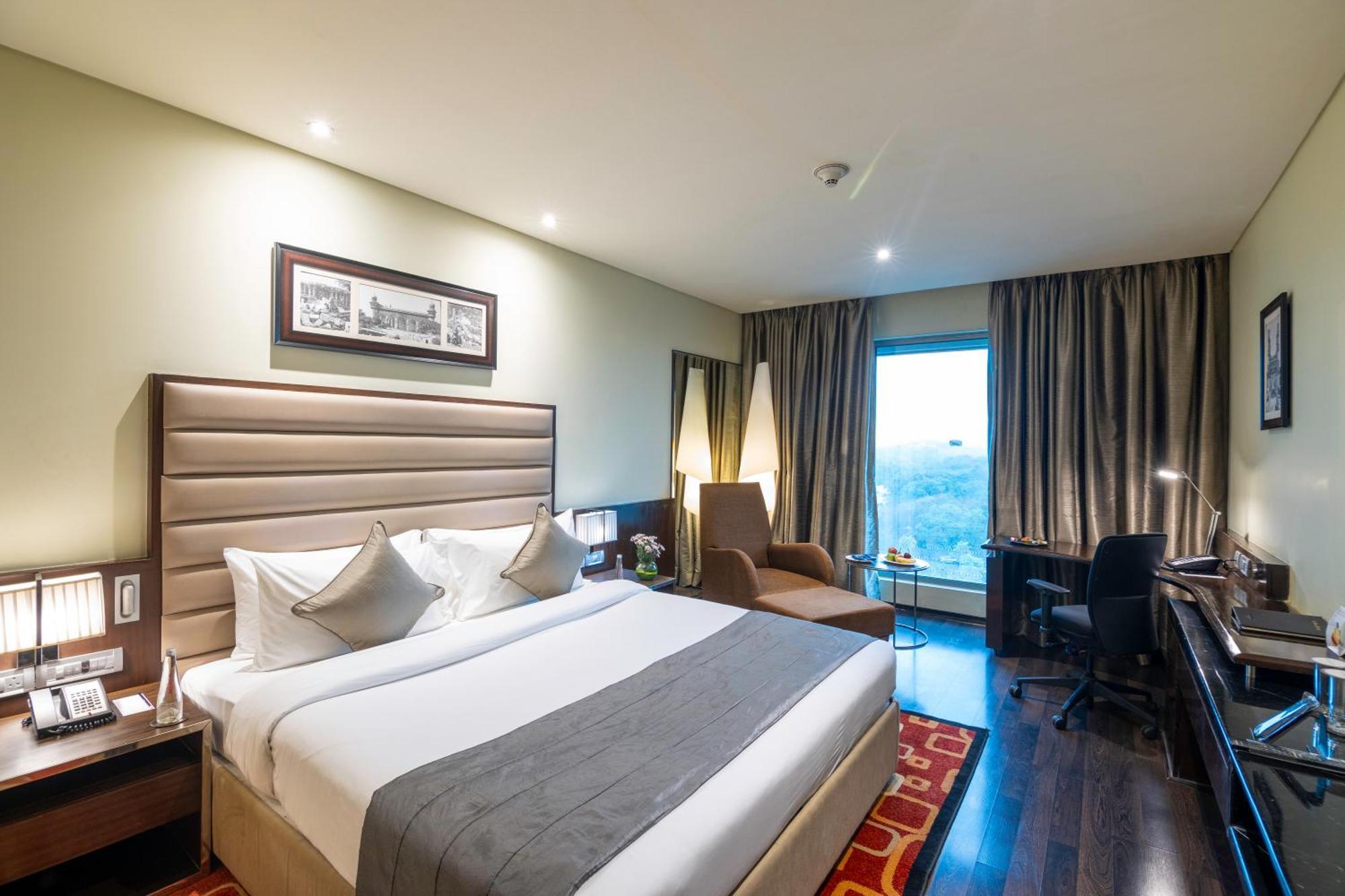 Vivanta Hyderabad, Begumpet Екстериор снимка A room at the hotel
