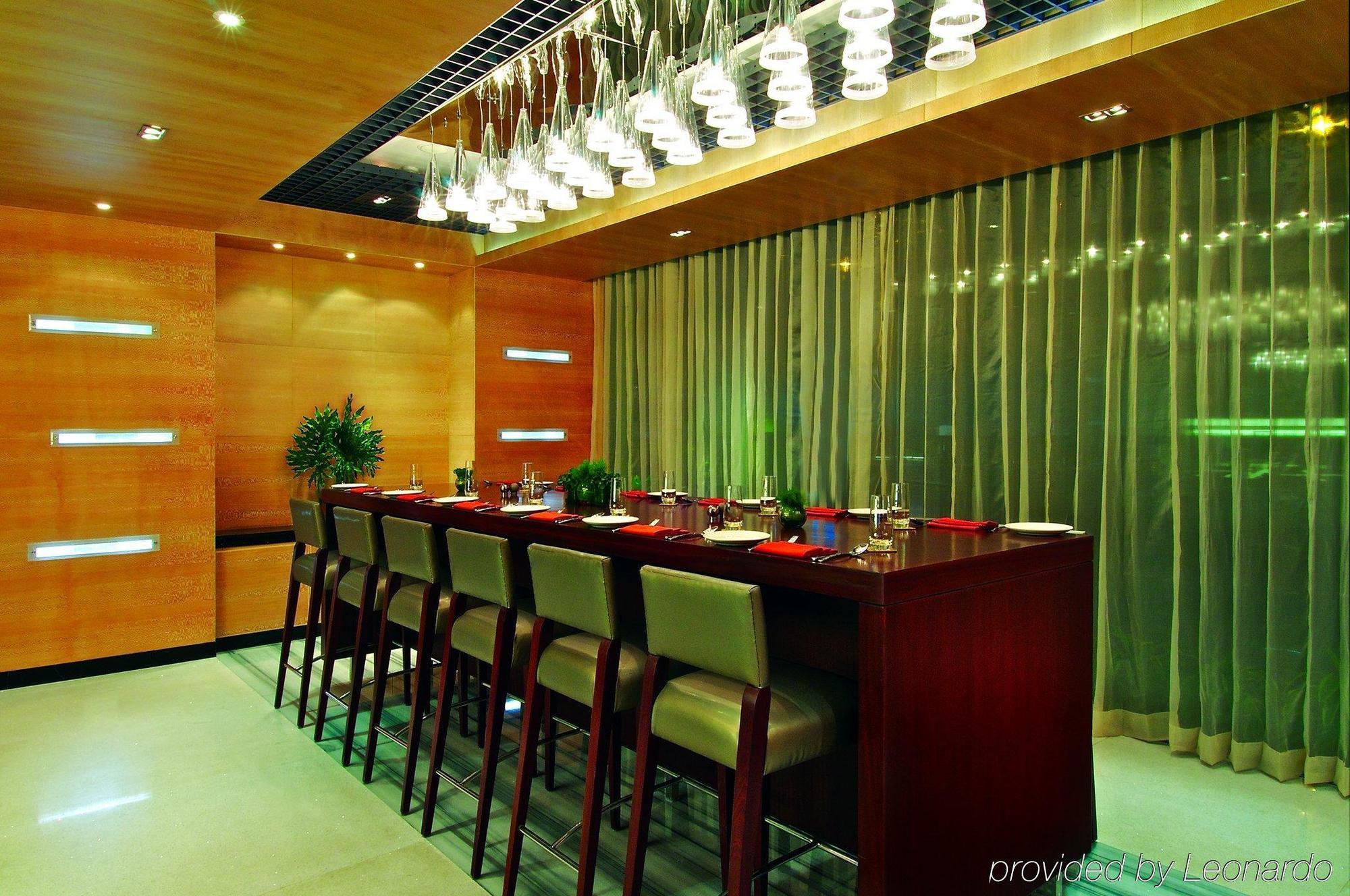 Vivanta Hyderabad, Begumpet Съоръжения снимка A restaurant in China