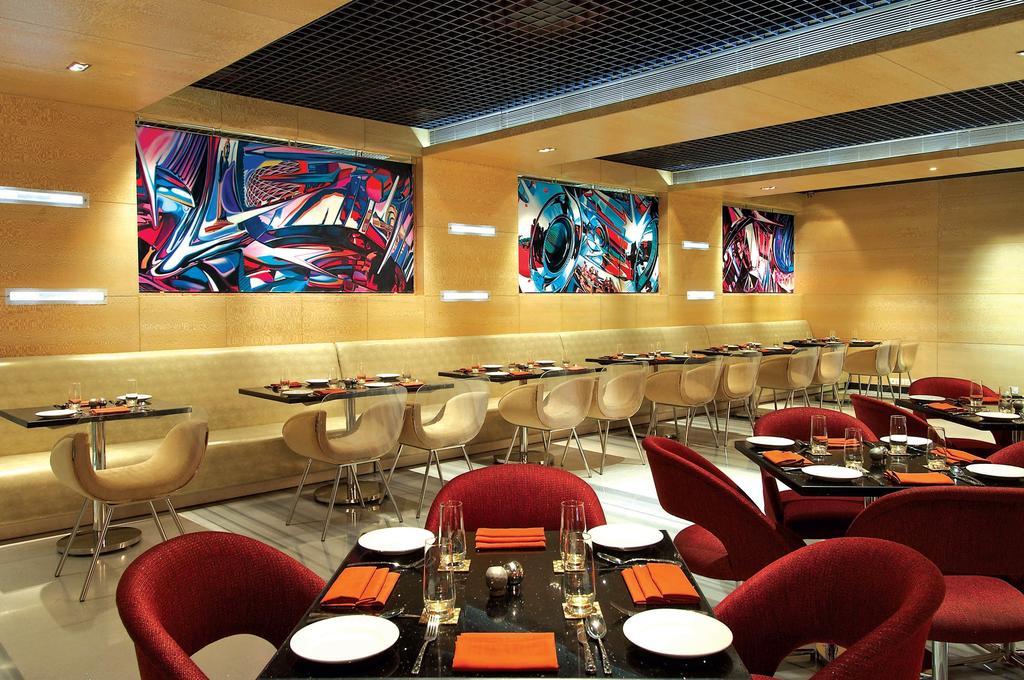 Vivanta Hyderabad, Begumpet Екстериор снимка The interior of the restaurant
