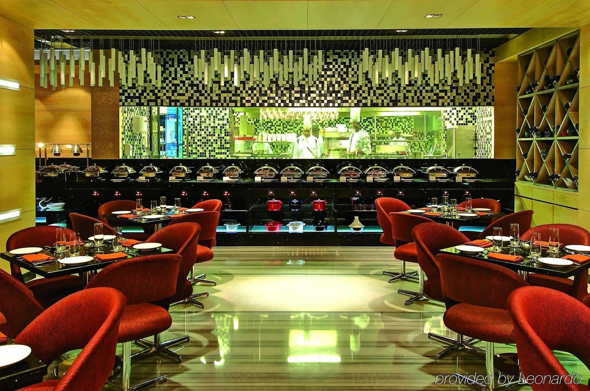 Vivanta Hyderabad, Begumpet Ресторант снимка The restaurant