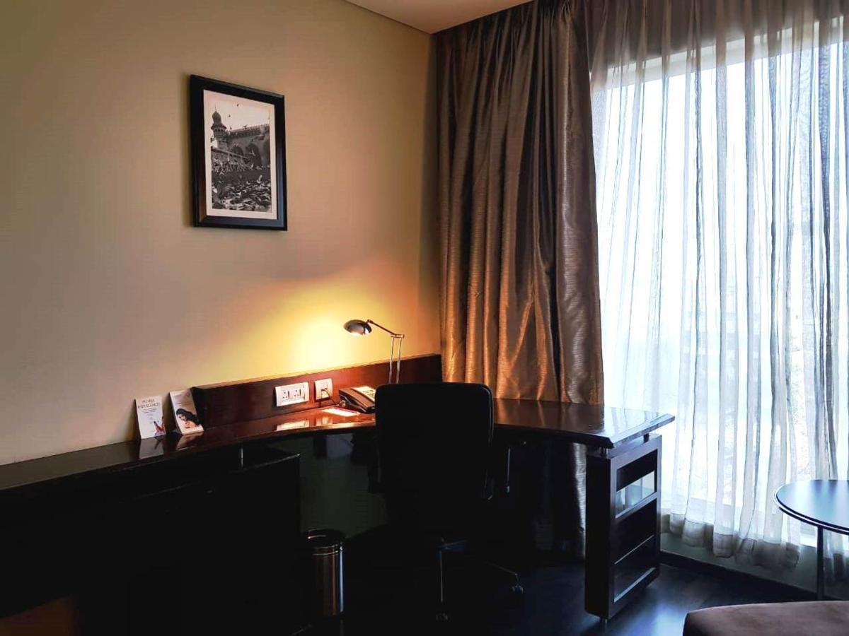 Vivanta Hyderabad, Begumpet Екстериор снимка A room at the Taj Bengal